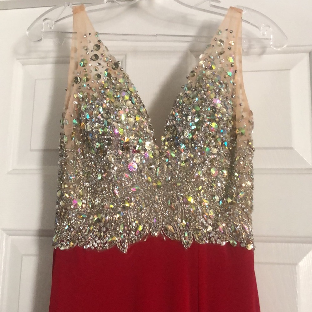 Red Gown - Picture 2 of 8
